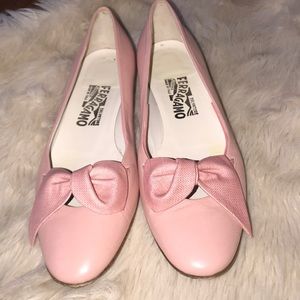 Vintage Ferragamo flats with bow pink